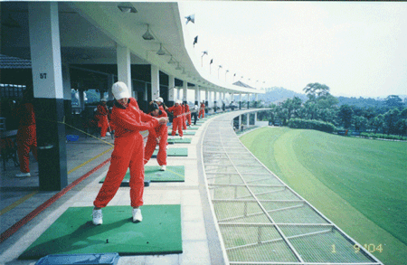 石家庄旅游学校学生在深圳观澜湖高尔夫球会实习